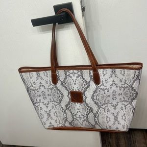 Large women’s tote purse